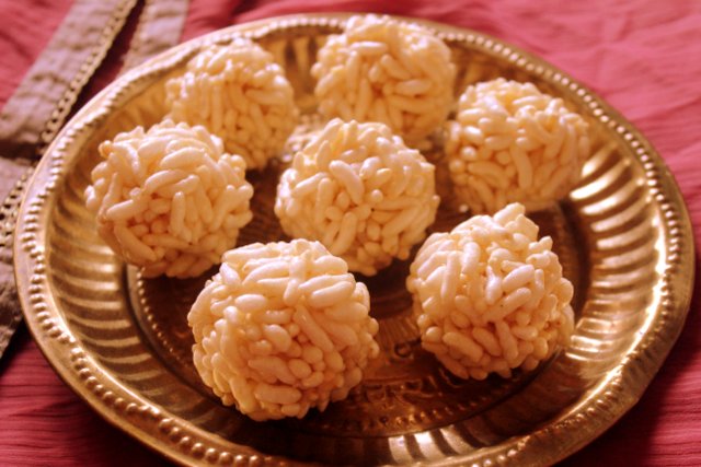 Karthigai Pori Urundai Recipe Or Puffed Rice Balls With Jaggery Recipe Charus Cuisine