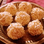 Karthigai pori urundai recipe or puffed rice balls with jaggery recipe
