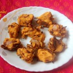 Crispy onion pakodas/pakoras or kanda bhaji or onion fritters recipe